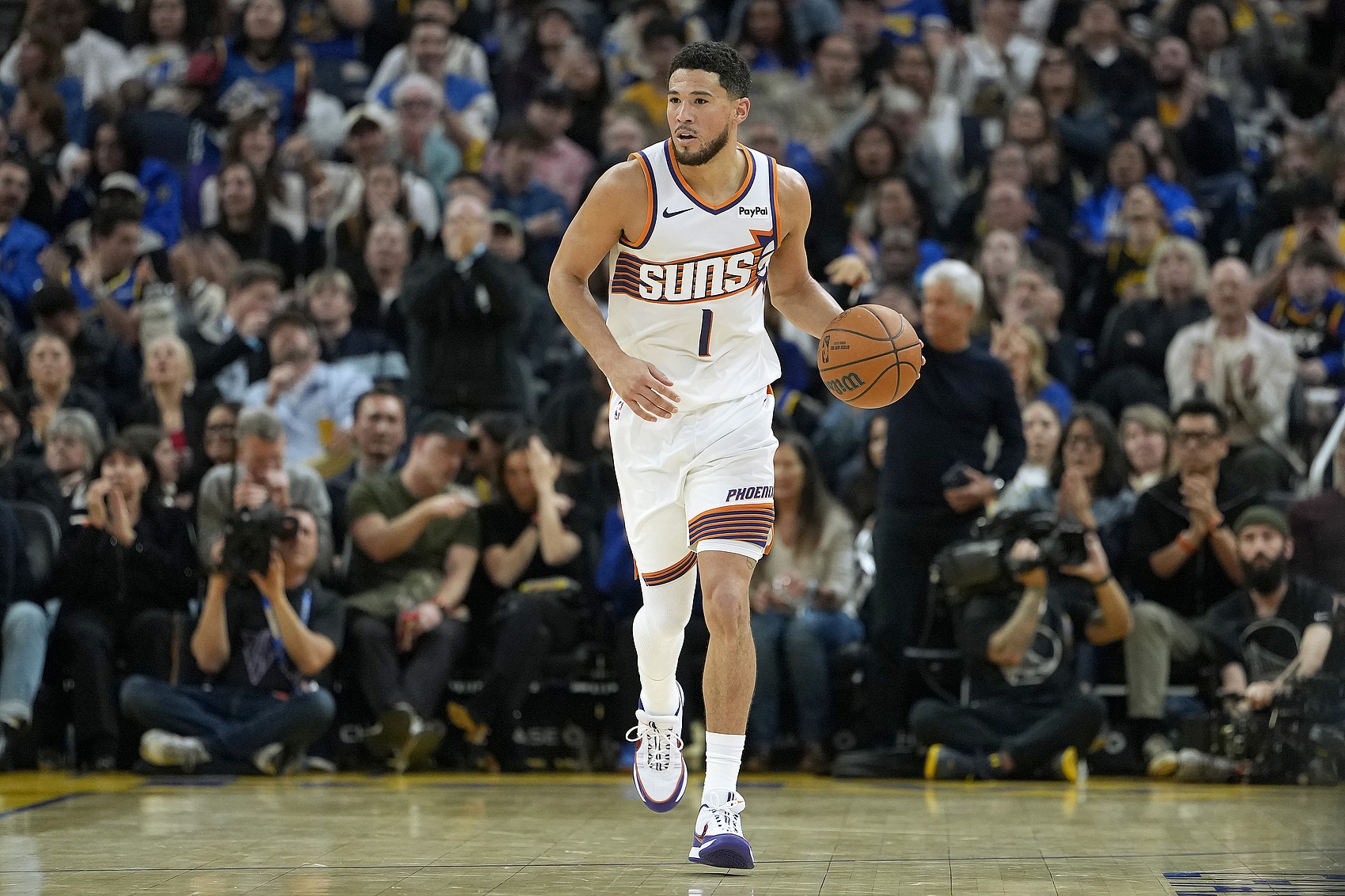 华体会官网-杜兰特：对布克的防守压迫做得很好 最终是我们完成了制胜一击