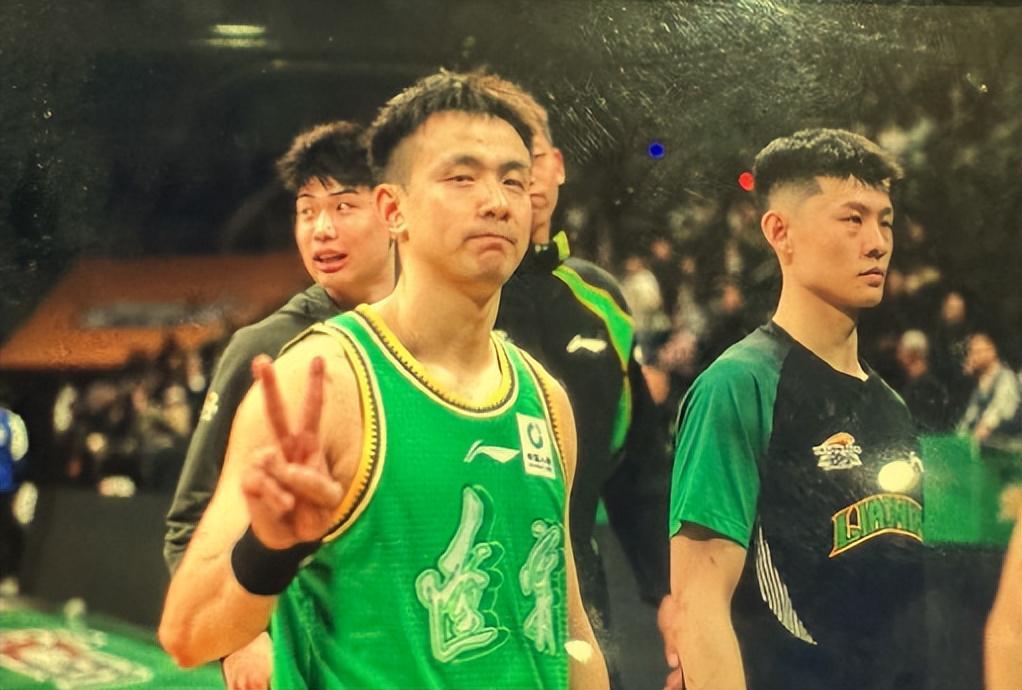 华体会官网-赵继伟9+2王者归来！王岚嵚8+1,亨特1篮板1犯规,辽篮领先四川20分