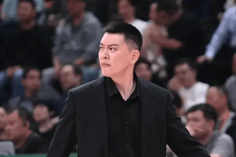 华体会体育-杨鸣73字回应辞职！愧疚对不起球迷，致谢队内支持，评论区太暖心